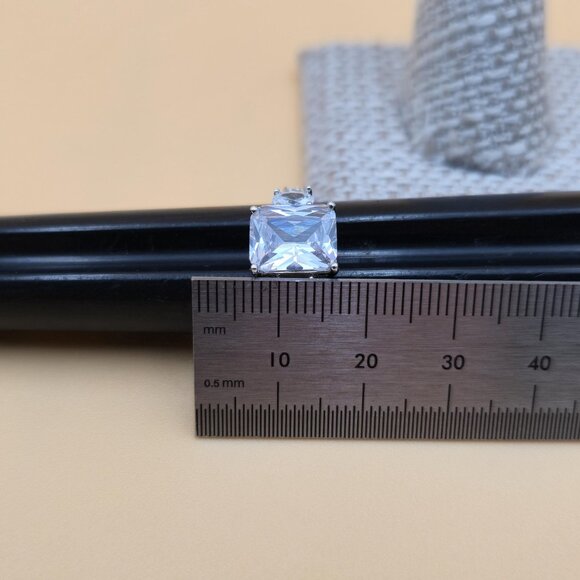 Size 6.5 Sterling Silver Emerald Cut Cubic Zirconia Gem Band Ring A4967 - Picture 8 of 9